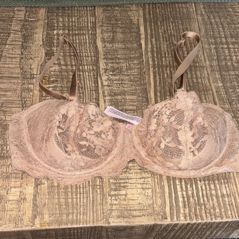 Victoria secret Lace Underwire Bra - Blush Pink